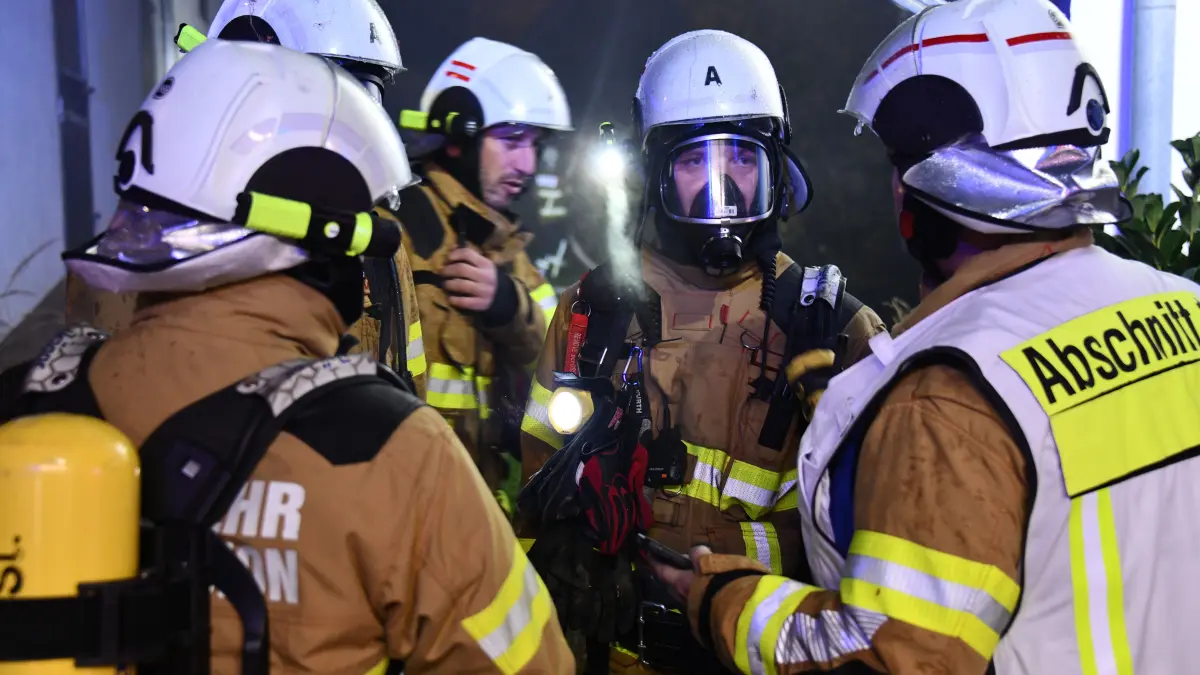 Großbrand in Mundeldingen: Mehr als 50 Feuerwehrleute aus Oberstadion, Unterstadion und Munderkingen bewahren Ortsmitte vor einer Katastrophe.