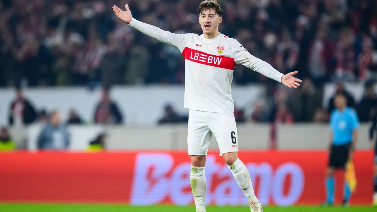 VfB Stuttgart - Feyenoord Rotterdam: 06.11.2025, Baden-Württemberg, Stuttgart: Fußball: Europa League, VfB Stuttgart - Feyenoord Rotterdam, Vorrunde, 4. Spieltag, MHPArena. Angelo Stiller (VfB Stuttgart) gestikuliert. Foto: Tom Weller/dpa +++ dpa-Bildfunk +++