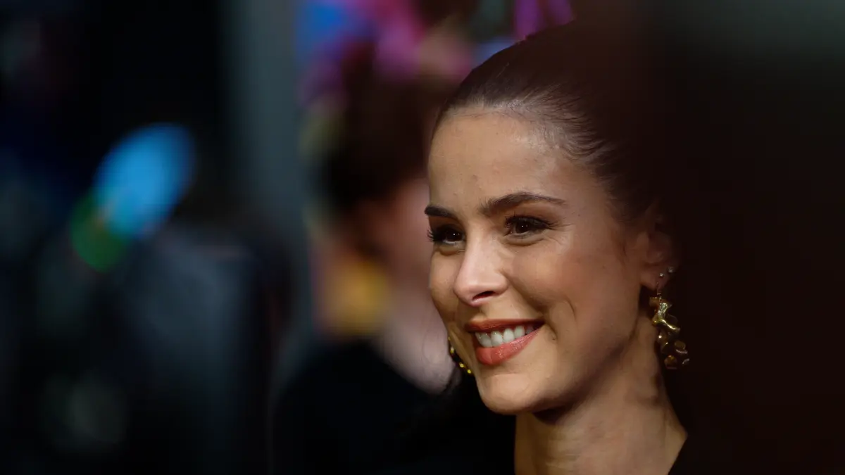 Lena Meyer-Landrut meldet sich nach langer Pause zurück. Sie zeigt Solidarität mit Comedian Tutty Tran, der am Wochenende rassistisch angegriffen wurde.