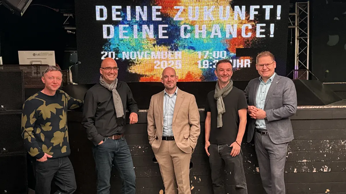 Sie freuen sich auf die Neuauflage des Bildungsfestivals in der Kulturfabrik Zollernalb: Marcel Scheibe (Arbeitsagentur), Niko Skarlatoudis (Wirtschaftsförderung Balingen), Markus Nill (Leiter der Agentur für Arbeit in Balingen), Dominique Brandt (Inhaber Kulturfabrik) und Steve Mall (Bürgermeister Albstadt) (von links).