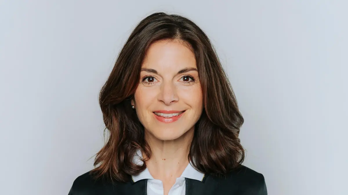 Gabriella (Bianca Hein) muss spontan nach Buenos Aires reisen.