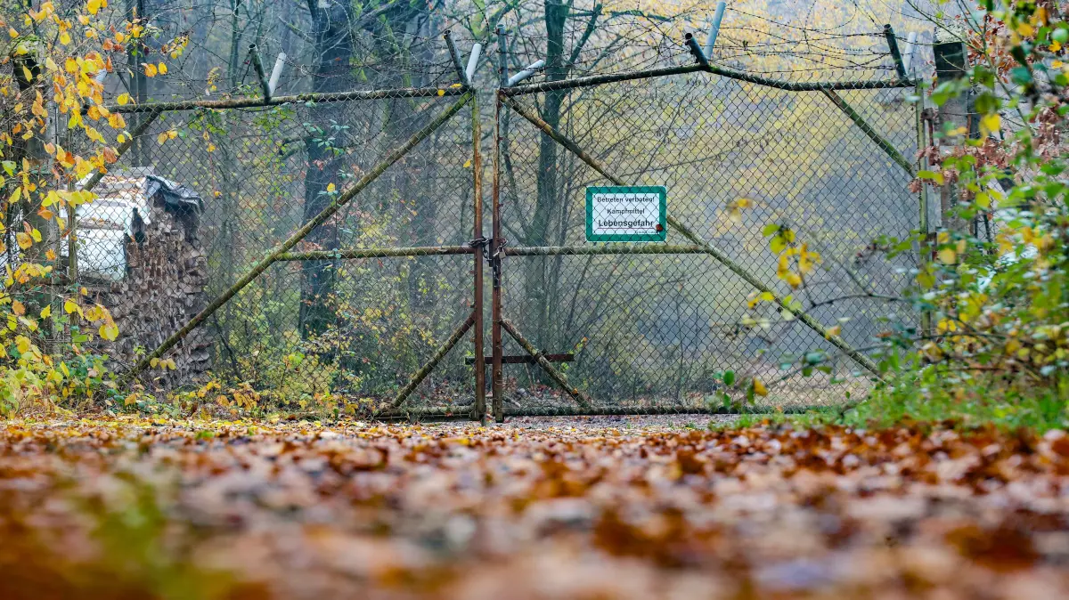 Muna Kupfer - Heeresnebenmunitionsanstalt in schwäbisch Hall. 1940 von der Wehrmacht eingeweiht und später von der US-Army weitergenutzt. Seit dem Abzug der Amerikaner aus Schwäbisch Hall im Jahr 1993 ist das 40 Hektar große Areal verwaist. Der Standort ist eines von 26 in BAden-Württemberg, der vom Umwandlungsstopp der Bundeswehr betroffen ist.