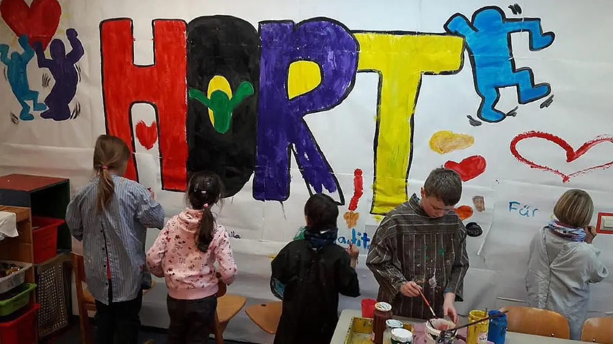 Lichtstube: Kinder malen