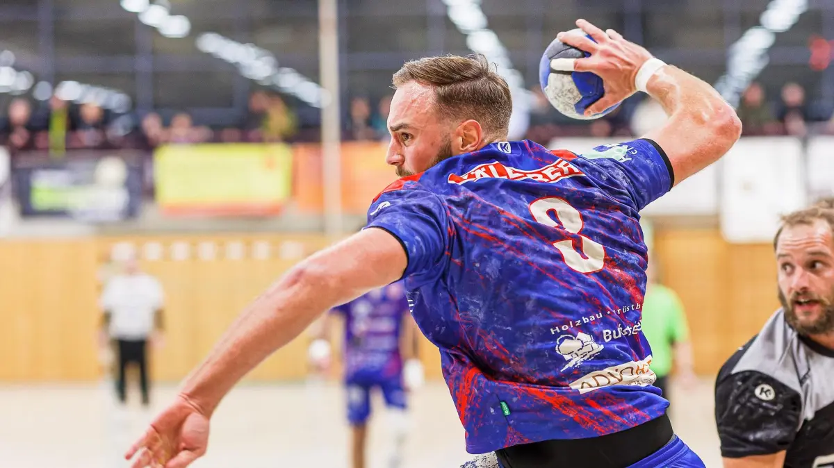 Handball Landesliga Staffel 3: Handball Landesliga Staffel 3; KuGiS Handball - HSG Ebersbach/Bünzwangen;
Martin Putz (SG KuGi, #3);
07.11.2025; Ankenhalle; Kuchen.
Foto: Thomas Madel