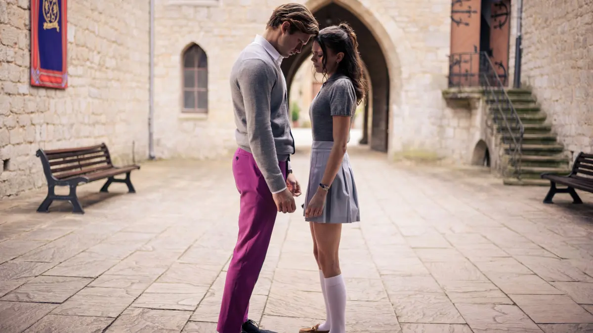 Damian Hardung und Harriet Herbig-Matten spielen die Hauptrollen in „Maxton Hall“.