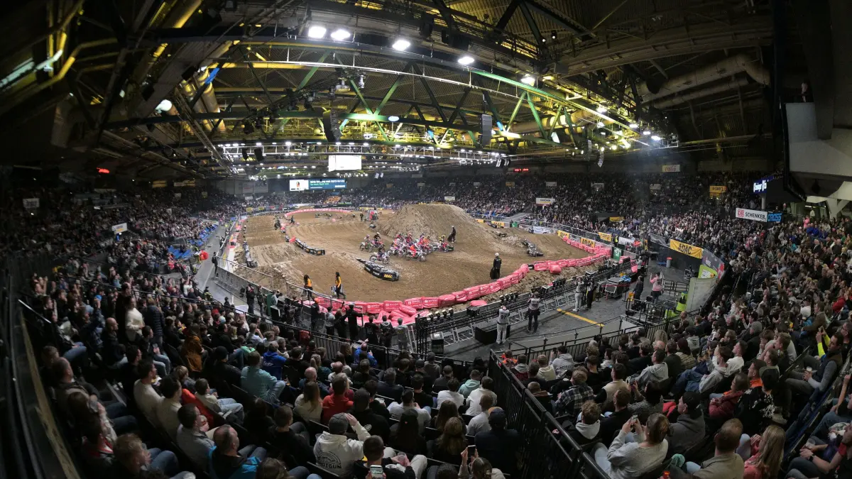 Motocross | 41. Int. ADAC Supercross: Motocross | 41. Int. ADAC Supercross // Stuttgart // 2025-11-07 // Foto: Joachim Baur // volle Raenge / Hanns-Martin-Schleyer-Halle