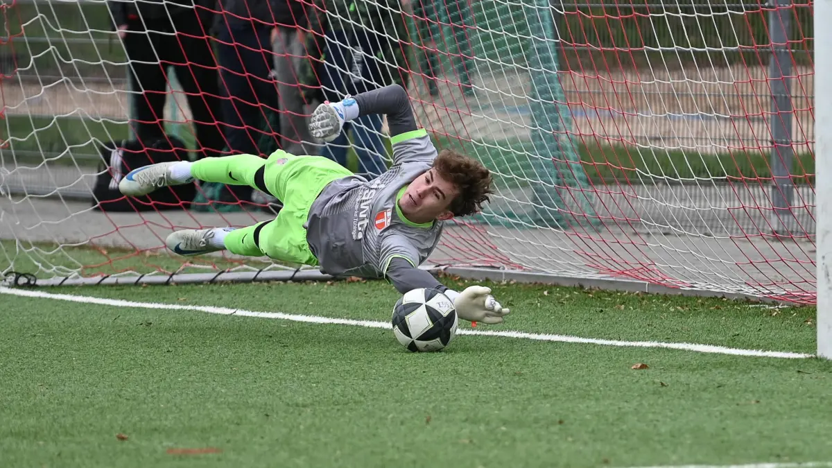 GER, TSG Tuebingen vs. FSV Waiblingen, Fussball, Herren, Verbandsliga, Saison 2025/2026, 08.11.2025: Tom Mang (TSG Tuebingen, #01) haelt den Elfmeter
GER, TSG Tuebingen vs. FSV Waiblingen, Fussball, Herren, Verbandsliga, Saison 2025/2026, 08.11.2025
Foto: Eibner-Pressefoto/Nicolas Woern