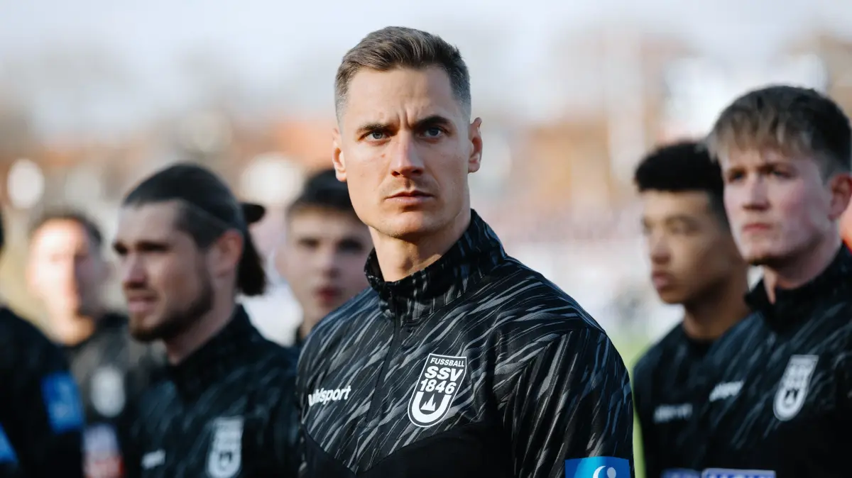 Fußball, SSV Ulm 1846, Heimspiel gegen Hansa Rostock, Dennis Dressel