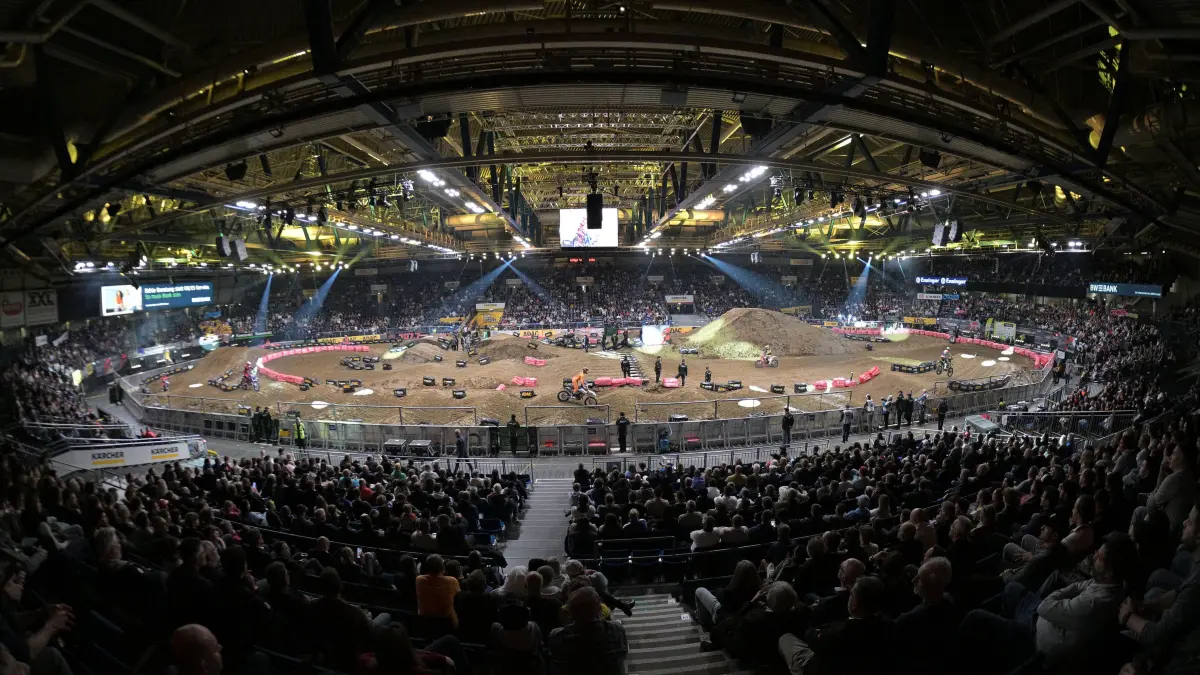 Motocross | 41. Int. ADAC Supercross: Motocross | 41. Int. ADAC Supercross // Stuttgart // 2025-11-07 // Foto: Joachim Baur // volle Raenge / Hanns-Martin-Schleyer-Halle