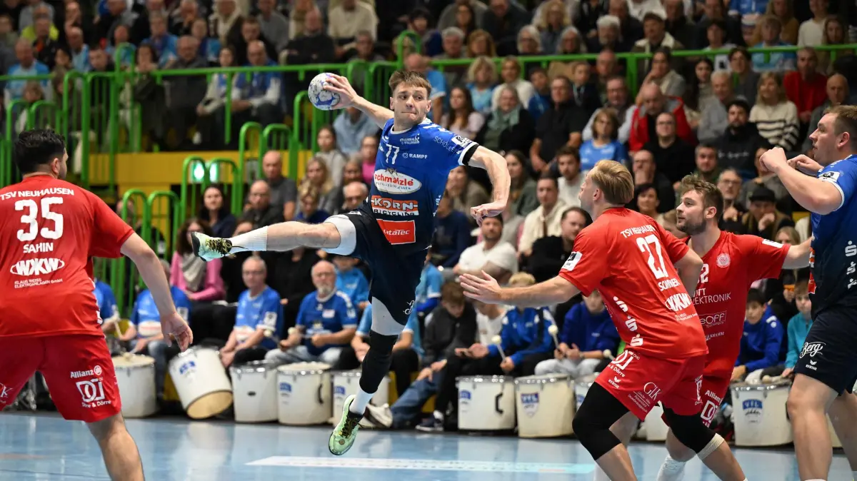 3. Liga, Männer Süd, VFL Pfullingen - TSV Neuhausen/Filder: 3. Liga, Männer Süd, VFL Pfullingen - TSV Neuhausen/Filder, 08.11.2025 - Johnny Beck (VFL Pfullingen, am Ball)
Foto: Axel Grundler