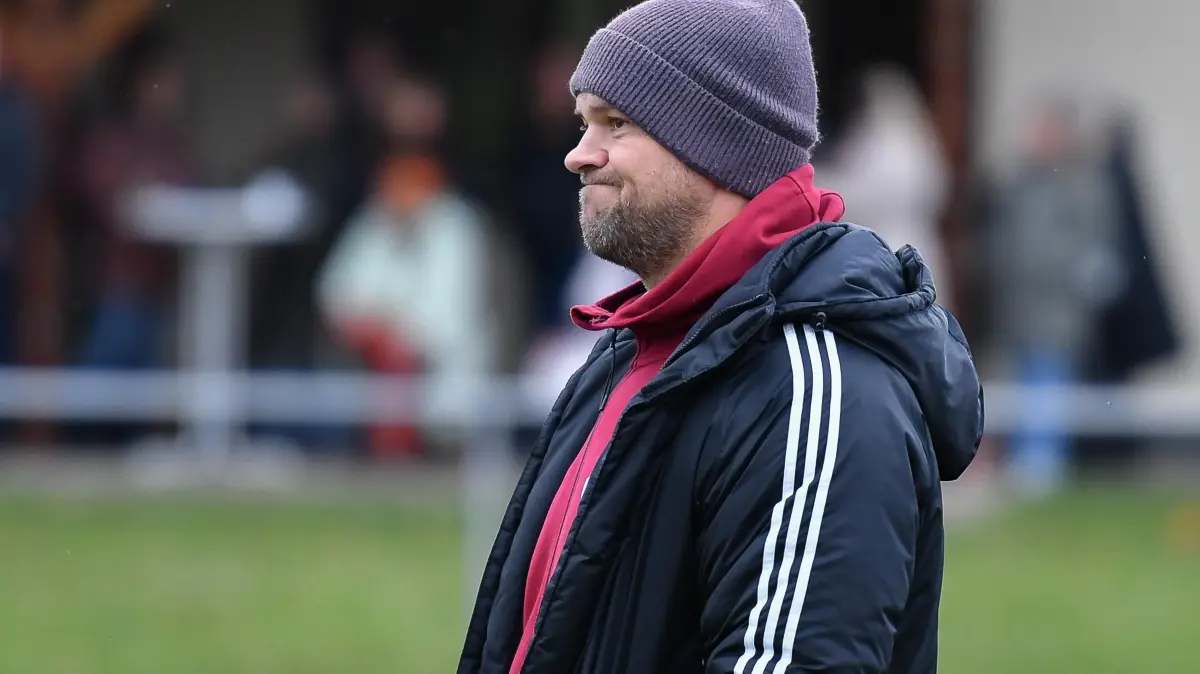Spvgg Bieringen/Frommenhausen/Schwalldorf/Obernau vs. TSV Ofterdingen II, Fussball, Kreisliga A3 Alb, 13. Spieltag, Saison 2025/26, 09.11.2025: Stefan Albert (TSV Ofterdingen II, Trainer)
Spvgg Bieringen/Frommenhausen/Schwalldorf/Obernau vs. TSV Ofterdingen II, Fussball, Kreisliga A3 Alb, 13. Spieltag, Saison 2025/26, 09.11.2025,
Foto: Eibner-Pressefoto/Ralph Kunze
