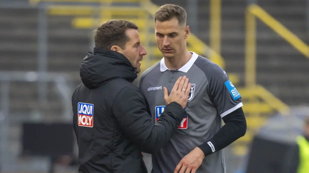 SSV Ulm Fussball verliert gegen Rostock Trainer Moritz Glasbrenner