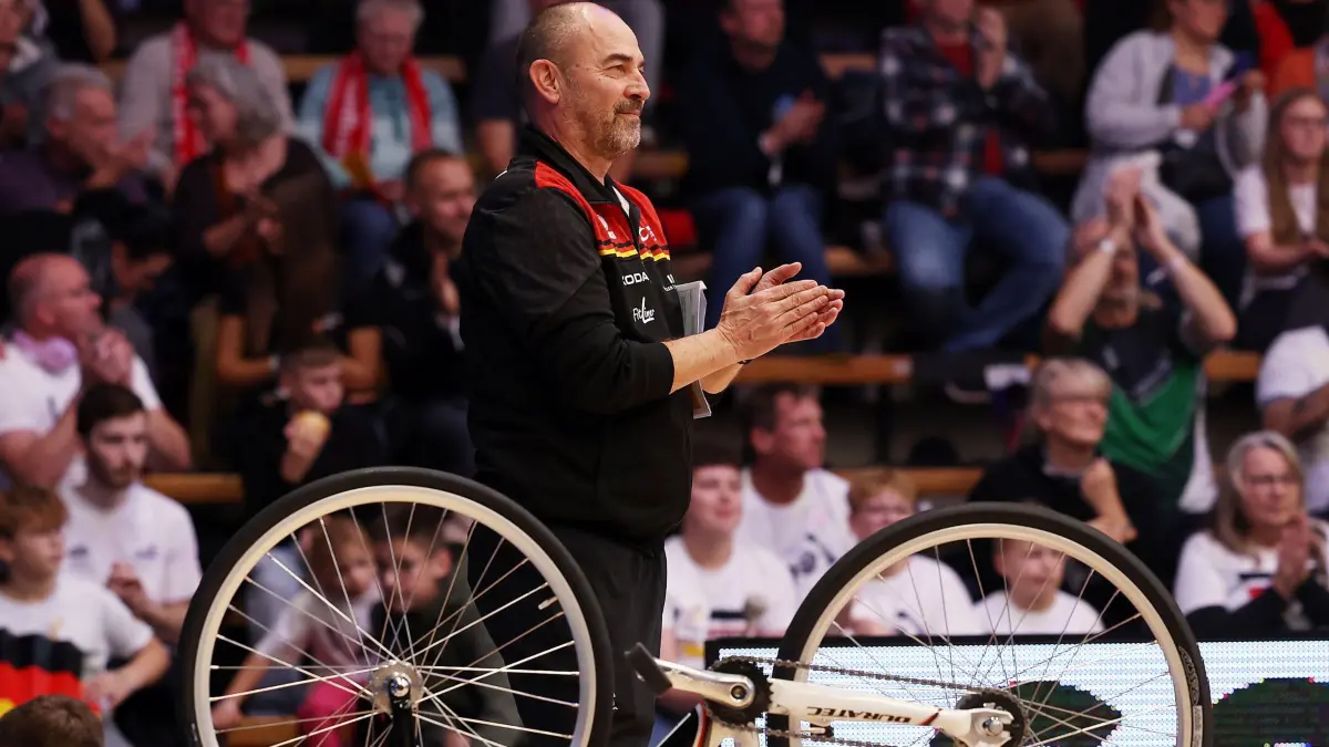 BAU// 09.11.2025 Göppingen Kunstrad UCI Hallenrad WM 2025, Bundestrainer Dieter Maute (GER)