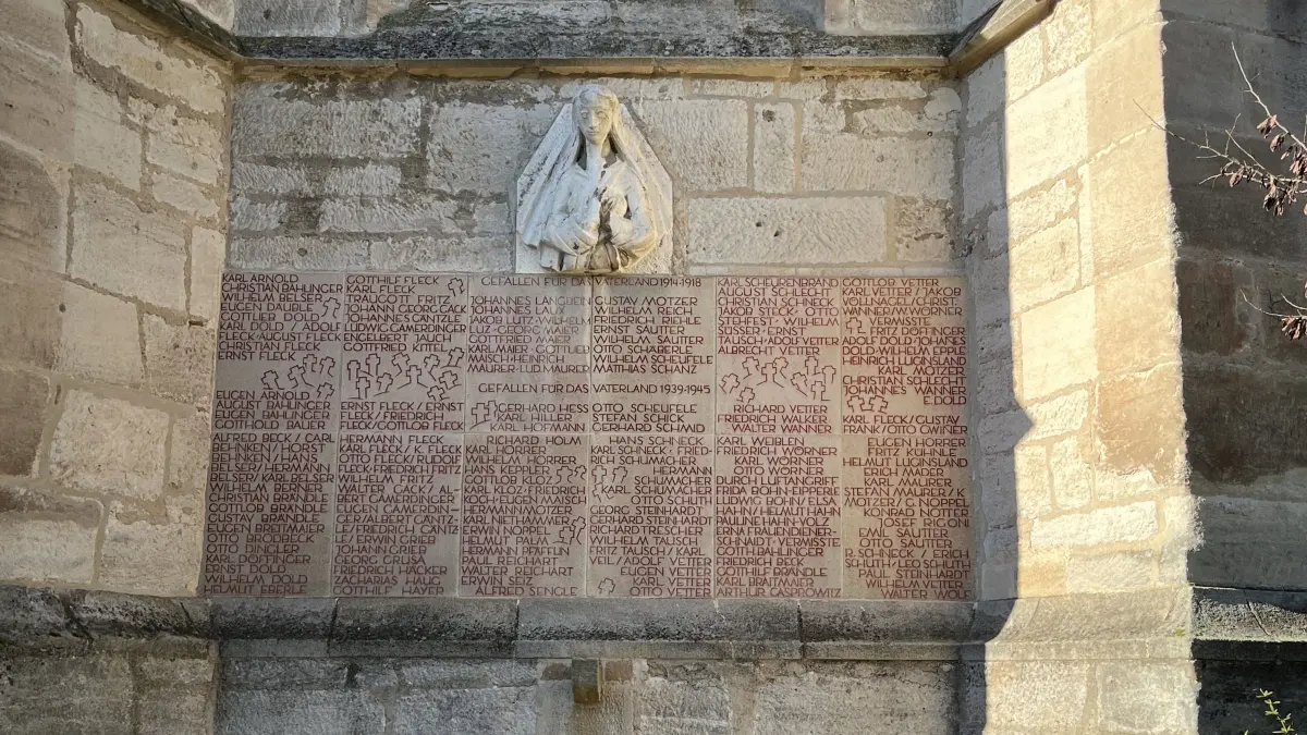 Kriegerdenkmal an der Michaelskirche in Entringen