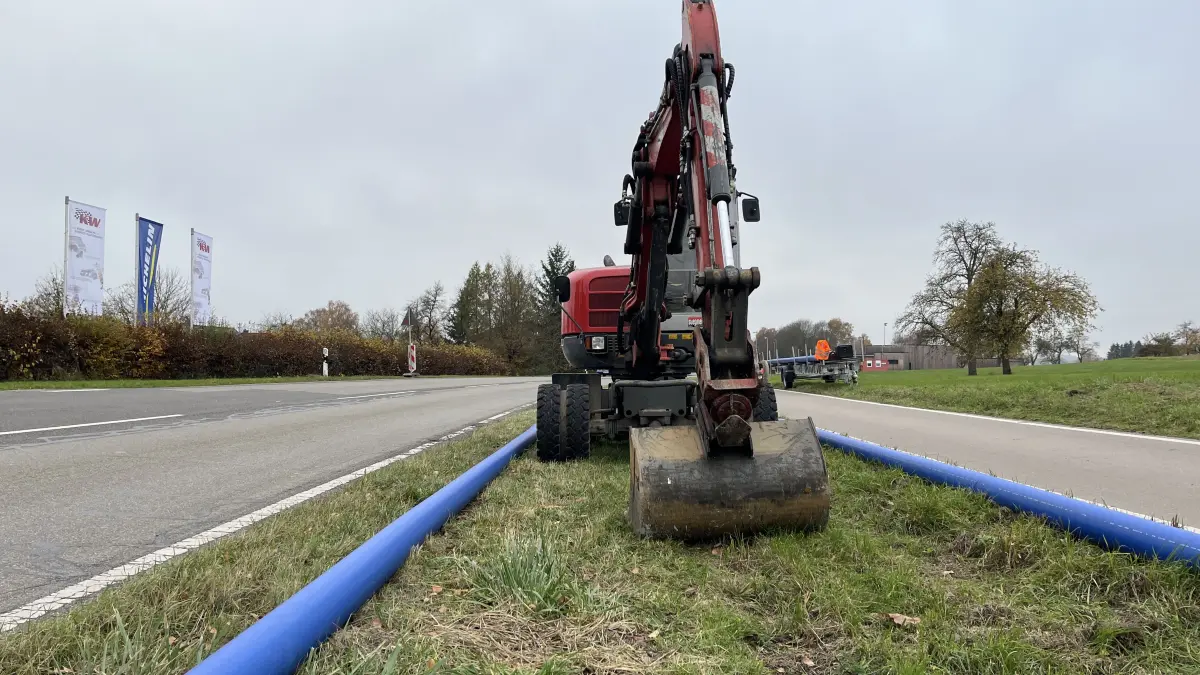Baustelle, Hauptstraße Onolzheim, Leitungen, Glasfaserkabel beschädigt, Bagger, Rohre
