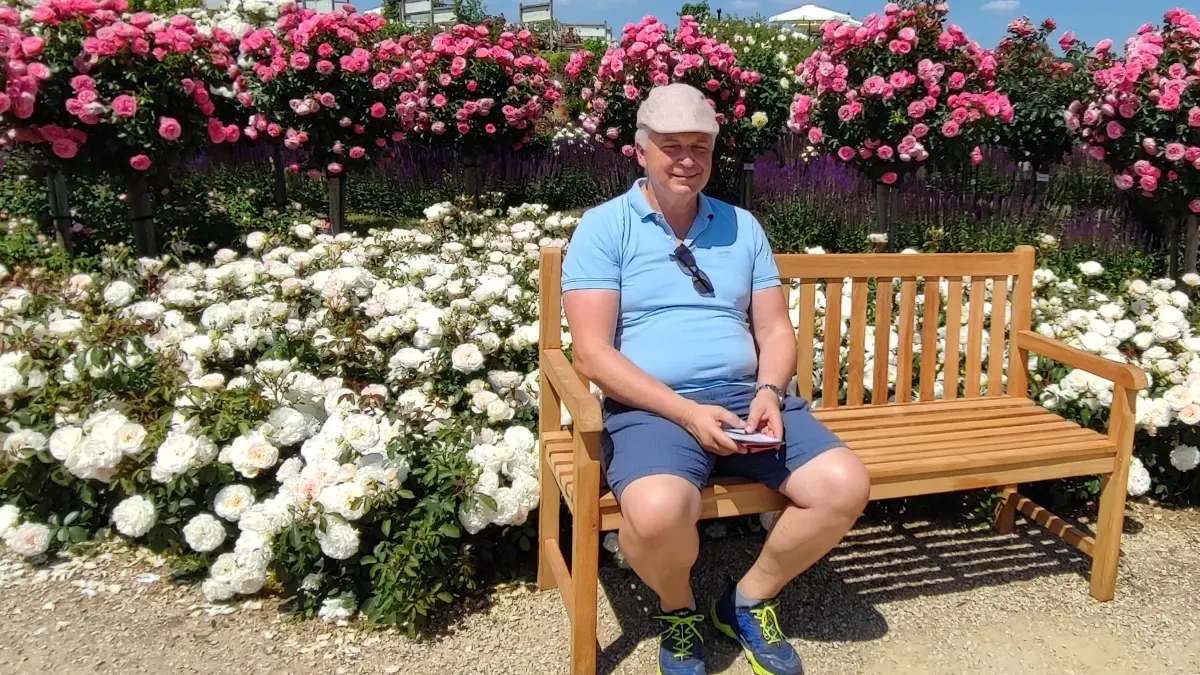 Peter Hayn liebt Rosen; seine Arbeit für die Gartenwelten sieht er als bereichernde Ergänzung.