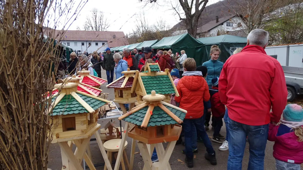 Beim Martinimarkt in Gruibingen drängten sich schon früh die Besucherinnen und Besucher.