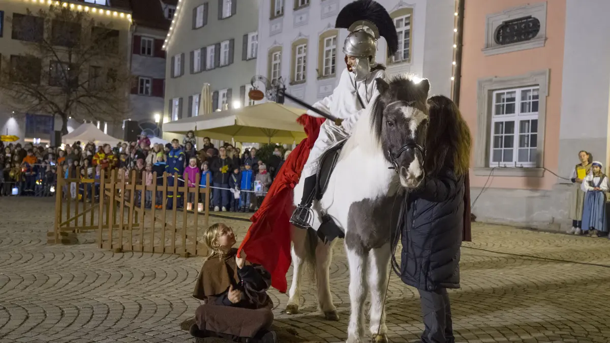 Rottenburg, Martinsspiel auf dem Marktplatz
Aufnahme Klaus Franke 11.11.2025