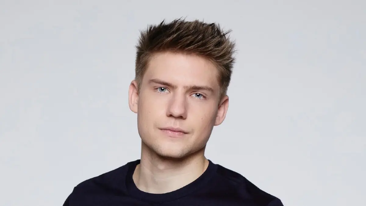 Moritz (Lennart Borchert) steht vor einer schwierigen Entscheidung.