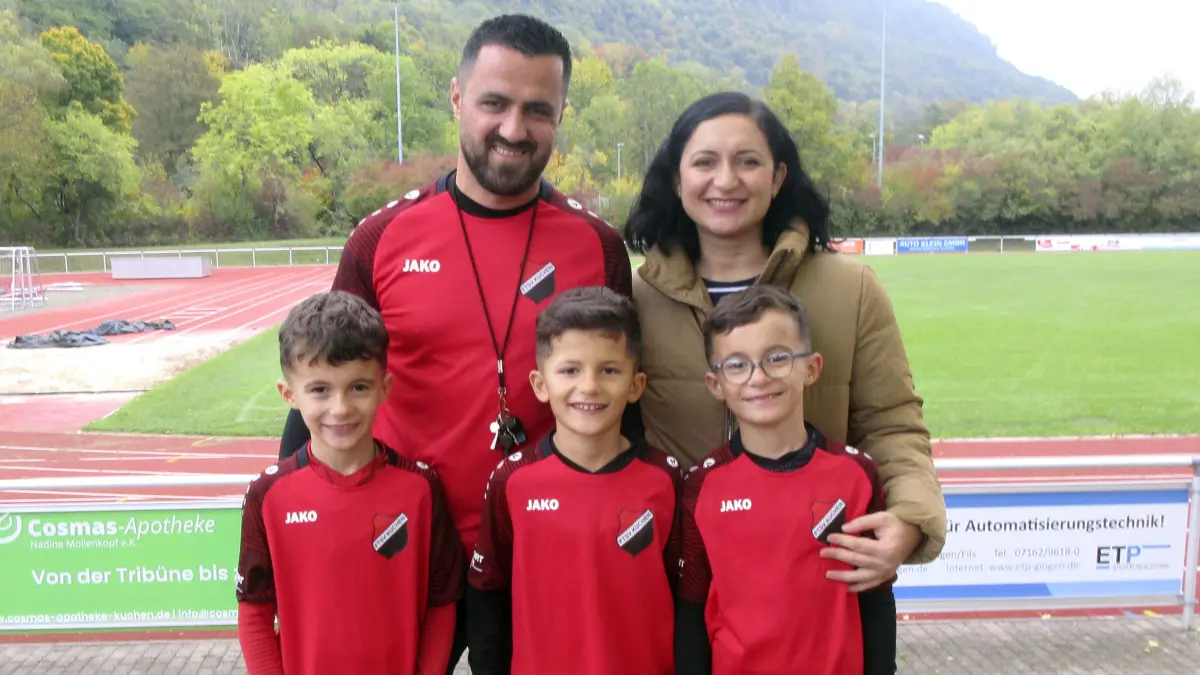 Young soccer players: These triplets play for FTSV Kuchen