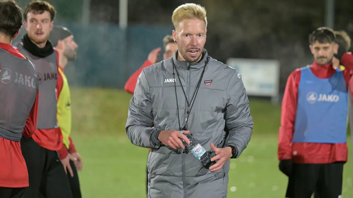 Fussball | SSV Reutlingen / Interimstrainer: Fussball | SSV Reutlingen / Interimstrainer - Marvin Petzschner // erstes Training der OL Mannschaft unter Marvin Petzschner (bisher U15-Trainer des SSV Reutlingen) // 2025-11-11 // Foto: Joachim Baur