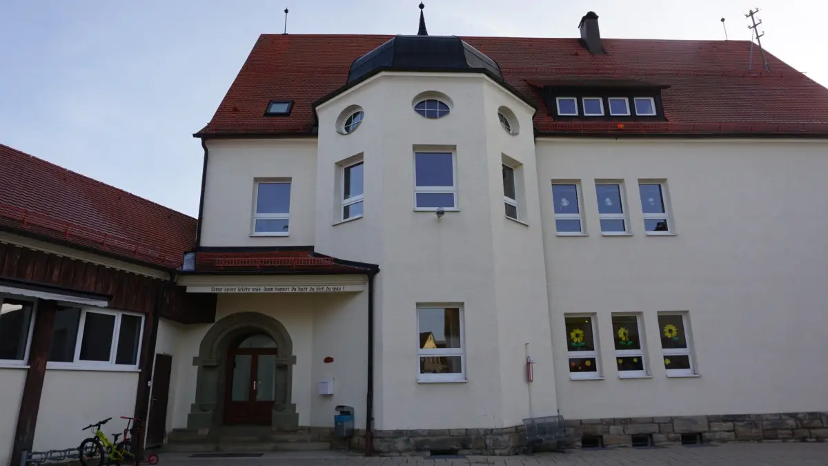 Weil sich die Schülerzahlen fast verdoppeln, geht an der Grundschule in Binsdorf der Platz aus. Wichtig ist den Ortschaftsräten, dass die Kinder aus Erlaheim auch weiterhin im Klosterstädtchen unterrichtet werden.