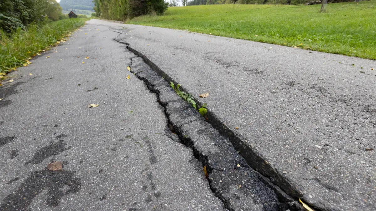 Risse und Rutschungen im Radweg Bad Überkingen-Hausen
