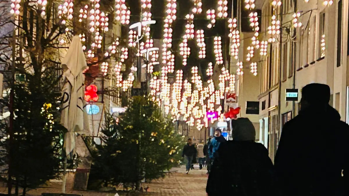 Ulm, Hafengasse, Winterbeleuchtung 2024, Brauchtum, Bevölkerung, Straße