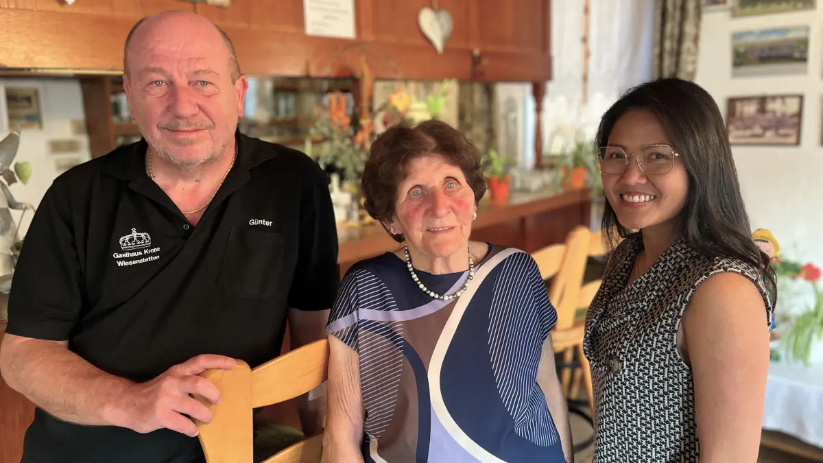 Günther, Anni und Fon Armbruster treiben die "Krone" in Wiesenstetten um.