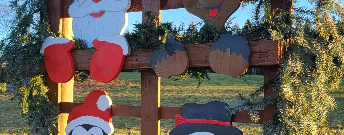 Der Weihnachtswanderweg in Obernheim lockt die Besucher auch ohne Schnee auf den 3,5 Kilometer langen Rundweg.