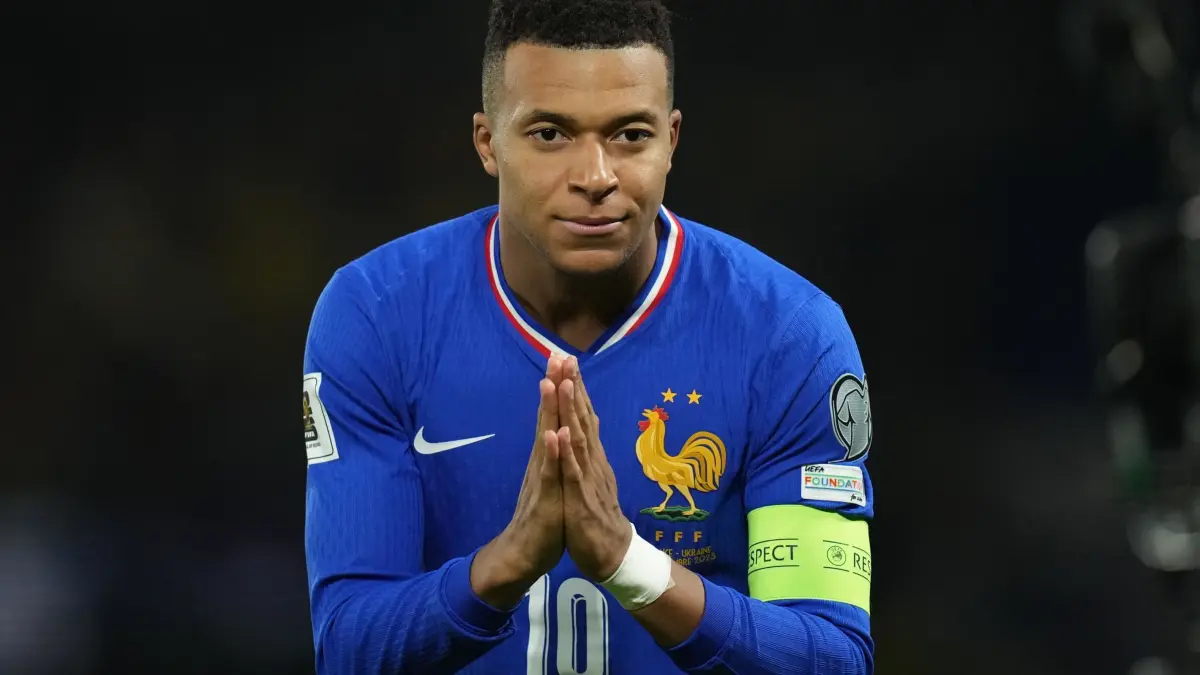 Frankreich - Ukraine: 13.11.2025, Frankreich, Paris: Fußball: WM-Qualifikation Europa, Gruppenphase, Gruppe D, 5. Spieltag, Frankreich - Ukraine. Kylian Mbappe aus Frankreich jubelt über sein Tor zum 1:0. Foto: Christophe Ena/AP/dpa +++ dpa-Bildfunk +++