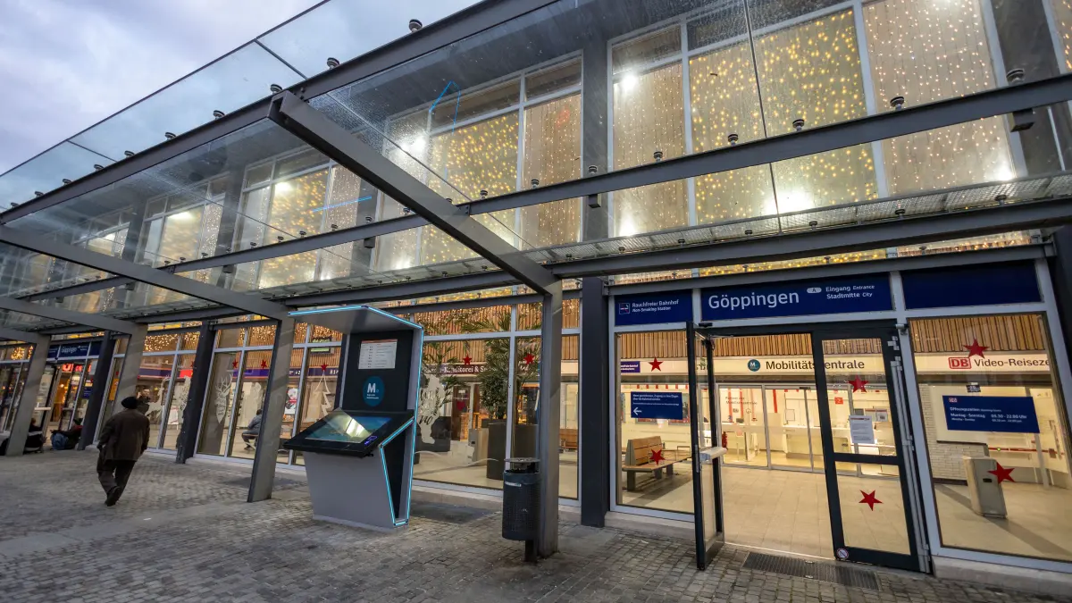 Göppingen Bahnhof Bahnhofshalle neugestaltet