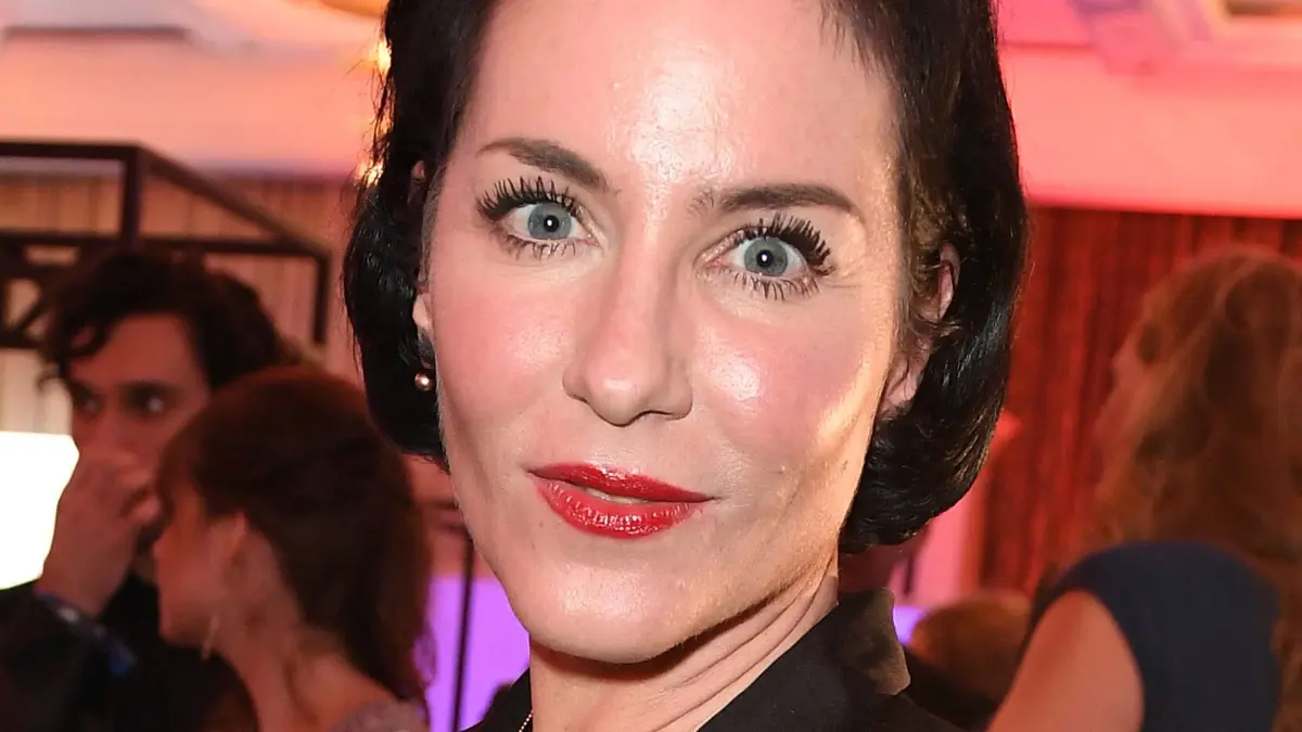 Marisa Burger, die bei den Rosenheim-Cops die Frau Stockl spielte, hat jetzt eine neue Hauptrolle am Theater.