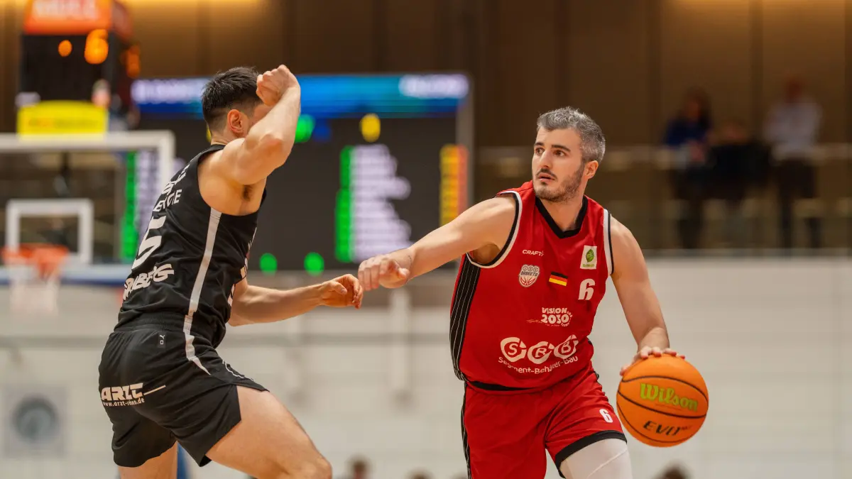 Deutschland: 2. Barmer Basketball Bundesliga Pro A 2025/26, 9. Spieltag - SBB Baskets Wolmirstedt vs Nürnberg Falcons BC: Deutschland: 2. Barmer Basketball Bundesliga Pro A 2025/26, 9. Spieltag - SBB Baskets Wolmirstedt vs Nürnberg Falcons BC - Wolfgang Lakenmacher Halle Magdeburg: Martin Bogdanov SBB Baskets Wolmirstedt, 6 *** Germany 2 Barmer Basketball Bundesliga Pro A 2025 26, 9 Matchday SBB Baskets Wolmirstedt vs Nürnberg Falcons BC Wolfgang Lakenmacher Halle Magdeburg Martin Bogdanov SBB Baskets Wolmirstedt, 6 Copyright: xTomxLauruschkatx