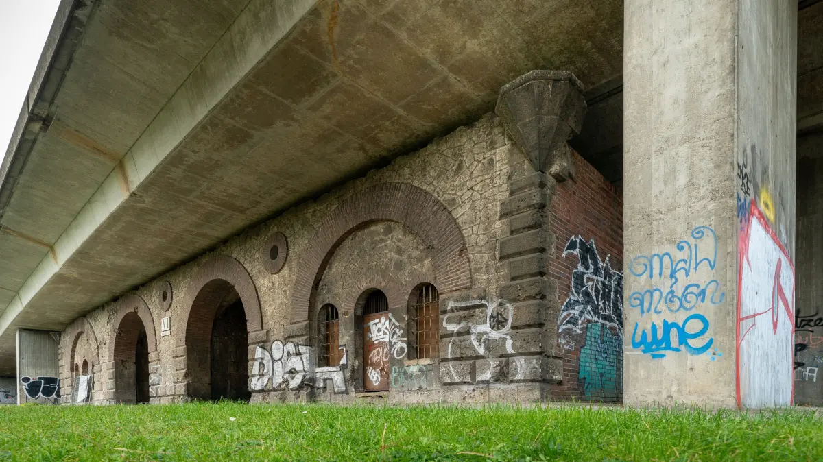 B10 führt über das Blaubeurer Tor: B10 führt über das Blaubeurer Tor