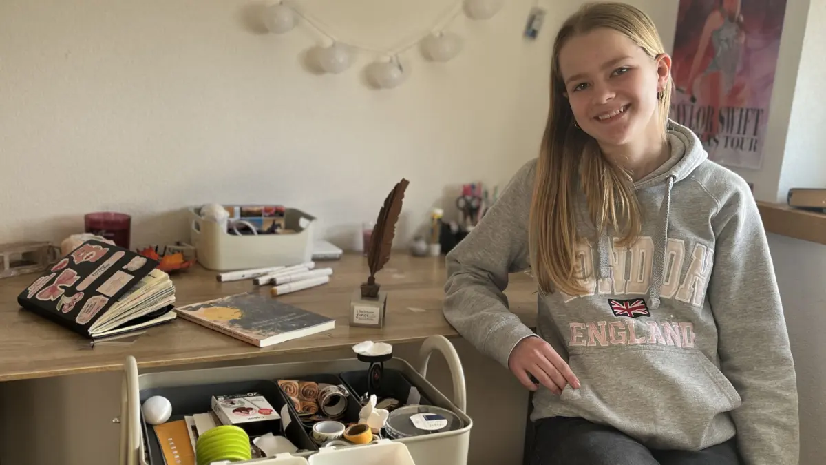 Eva Plank, Schreibtisch, Zimmer in Ilshofen, Bastel Material, Journal, bunt, kreativ