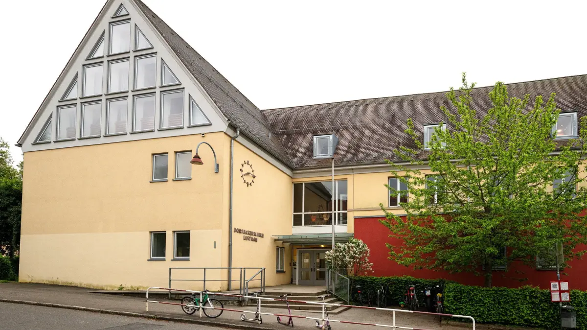 (ohne Überschrift): Vorsicht: Dieses Foto ist möglicherweise nur für den einstigen Verlag Schwäbisches Tagblatt verwendbar. Dorfacker- und Köstlinschule in Lustnau 05 24. Bild: Carolin Albers
