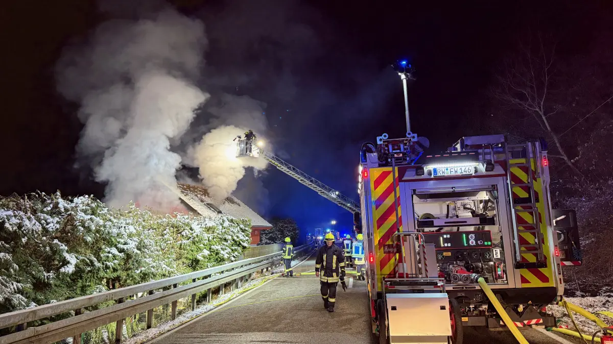Das ehemalige Bahnwärterhaus bei Sulz brannte in der Tatnacht lichterloh. Es ist das Elternhaus des Angeklagten, sein Vater wurde dort geboren.