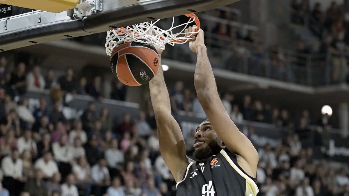 Basket - Euroligue - Asvel reçoit Belgrade à Villeurbanne le 14/11/25: Basket - Euroligue - Asvel reçoit Belgrade à Villeurbanne le 14/11/25 PHOTOPQR/LE PROGRES/Maxime JEGAT - Villeurbanne 14/11/2025 - Basket - Euroligue - Asvel reçoit Belgrade à Villeurbanne le 14/11/25 -Armel Traore Asvel au cours du match opposant l Asvel en noir au Partizan Belgrade en blanc à l Astroballe à Villeurbanne et comptant pour la 11e journée de l Euroligue de basket. EuroLeague basketball on 14 November 2025 Villeurbanne Rhône Rhône-Alpes France PUBLICATIONxNOTxINxFRAxBELxSUIxUK Copyright: xPHOTOPQR/LExPROGRES/MAXPPPxMaximexJEGATx 20251114LPL2805 20251114LPL2805