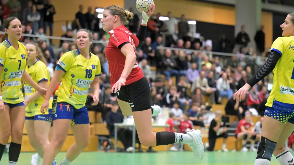 TV 1861 Rottenburg vs. HSG Leinfelden-Echterdingen 2, Landesliga Staffel 3, 7.Ligaspieltag, Saison 2025/2026, 15.11.2025 : Anne Oeschger (TV 1861 Rottenburg, #24)
TV 1861 Rottenburg vs. HSG Leinfelden-Echterdingen 2, Landesliga Staffel 3, 7.Ligaspieltag, Saison 2025/2026, 15.11.2025
Foto: Eibner-Pressefoto/Tobias Baur