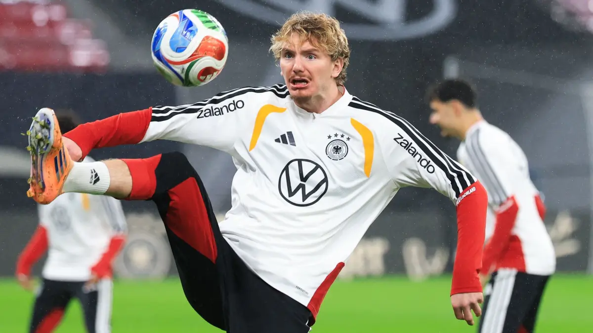 WM-Qualifikation, vor dem Gruppenspiel gegen die Slowakei: 16.11.2025, Sachsen, Leipzig: Fußball: Nationalmannschaft, WM-Qualifikation, Deutschland - Slowakei, Abschlusstraining Deutschland, Deutschlands Nick Woltemade beim Training. Foto: Jan Woitas/dpa +++ dpa-Bildfunk +++