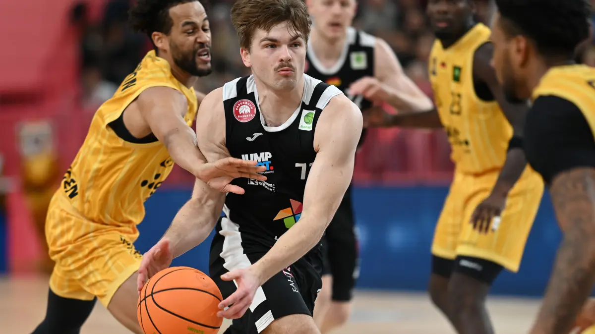 GER, Tigers Tuebingen vs. Gartenzaun24 Baskets Paderborn, Basketball, Herren, Pro A, 2. Barmer Basketball Bundesliga, Saison 2025/2026, 16.11.2025: Jonathan Klussmann (Paderborn Baskets, #71)
GER, Tigers Tuebingen vs. Gartenzaun24 Baskets Paderborn, Basketball, Herren, Pro A, 2. Barmer Basketball Bundesliga, Saison 2025/2026,
16.11.2025
Foto: Eibner-Pressefoto/Nicolas Woern
