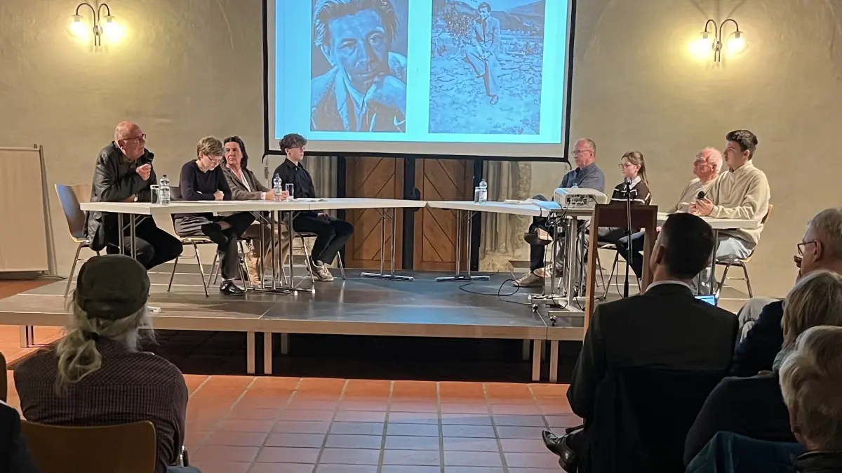 Drei Blaubeurer, die unter der Nazi-Zeit litten, wurden zum Thema des diesjährigen Stadtgesprächs im Klosterkirchensaal.