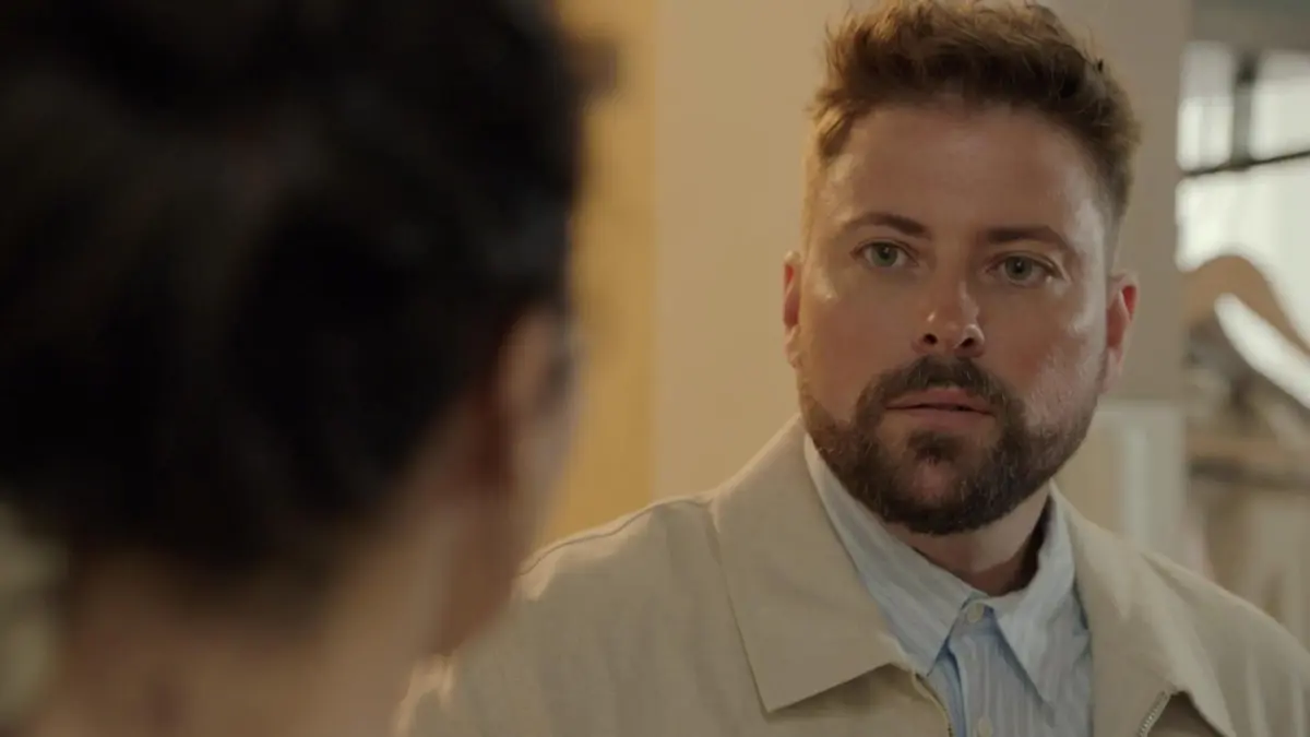 GZSZ-Liebling John (Felix von Jascheroff) erfährt, dass sein Sohn Benni für Ärger sorgt.