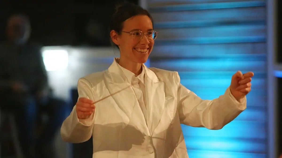 Dirigentin Hannah Fischer beim Jahreskonzert des Musikvereins Bittelbronn.