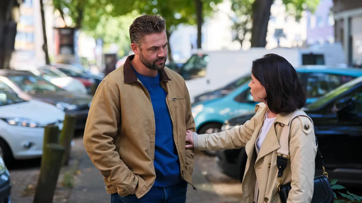 Bambi (Ben Heinrich) und Sina (Valea Scalabrino).