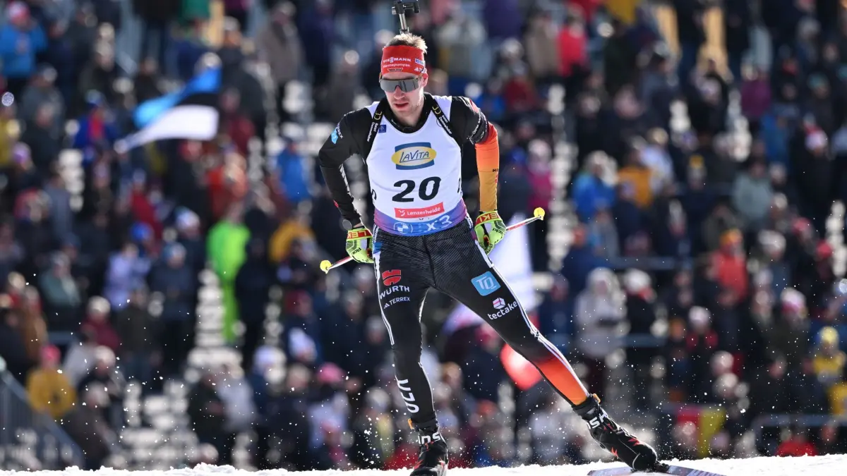 Johannes Kühn: ARCHIV - 19.02.2025, Schweiz, Lenzerheide: Biathlon: Weltmeisterschaft, Einzel 20 km, Herren, Johannes Kühn aus Deutschland läuft auf der Strecke. (zu dpa: «Biathleten zum Weltcup-Auftakt ohne WM-Dritten Kühn») Foto: Martin Schutt/dpa +++ dpa-Bildfunk +++