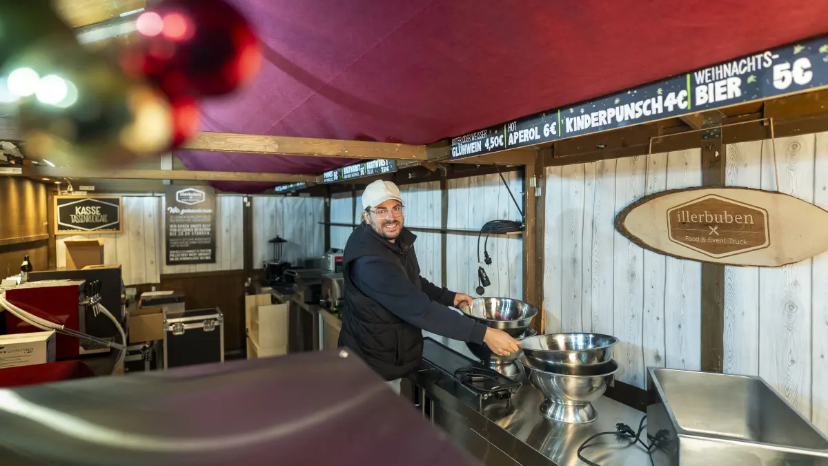 Aufbau Weihnachtsmarkt Illerbuben Ulm