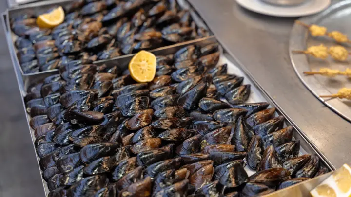 Lebensmittelvergiftung im Urlaub vermeiden - So schützt man sich