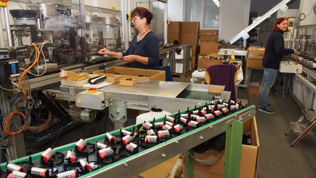 Ingstetten, Firma Lorenz, Funkwasserzähler: Produktion bei der Firma Lorenz in Ingstetten. Die Firma stellt Wasserzähler her und produziert ab Ende 2016 einen neu entwickelten elektronischen Funkzähler.